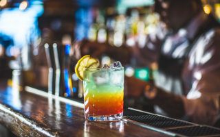 cocktail-couleur-bar-bois-citron