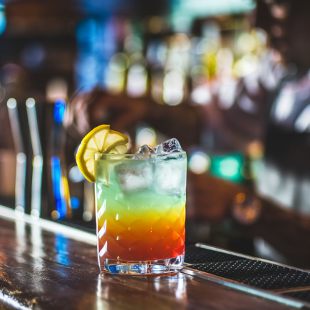 cocktail-couleur-bar-bois-citron