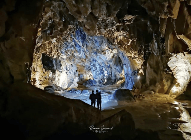 Les galeries luminescentes de la grotte de Lombrives