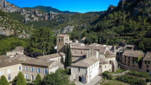 Une vue aérienne de l'abbaye de Gellone
