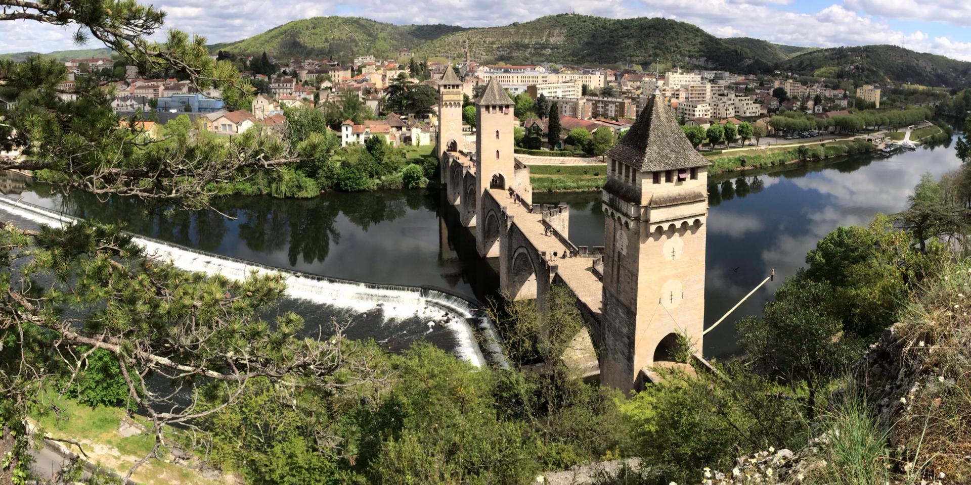 Une vue globale sur le pont Valentré
