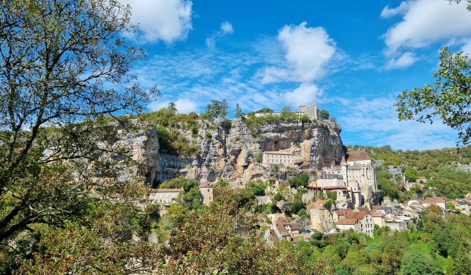 Vue de loin sur Rocamadour