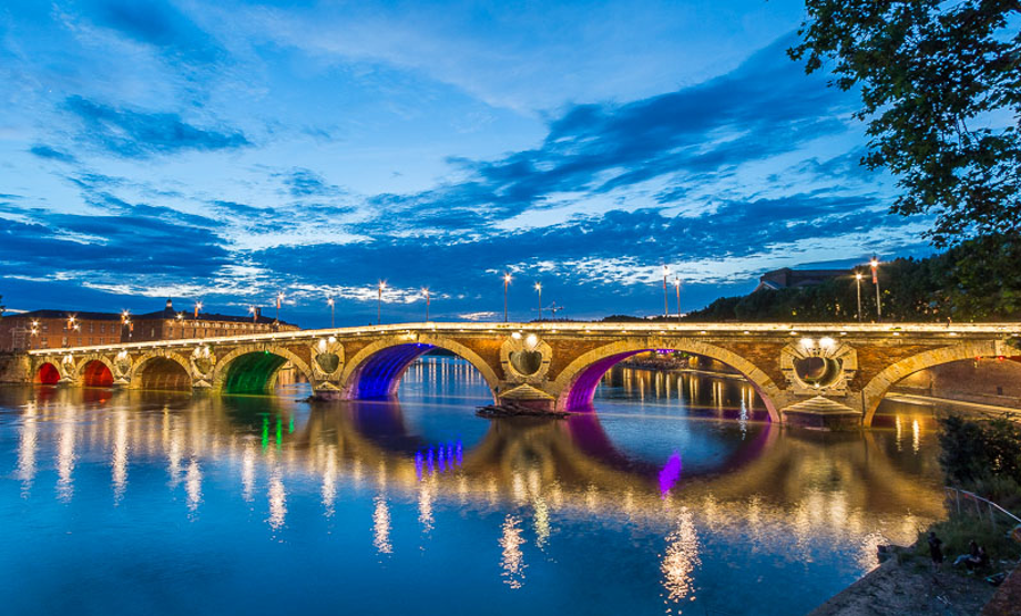 Un ciel presque dégagé au-dessus du pont neuf