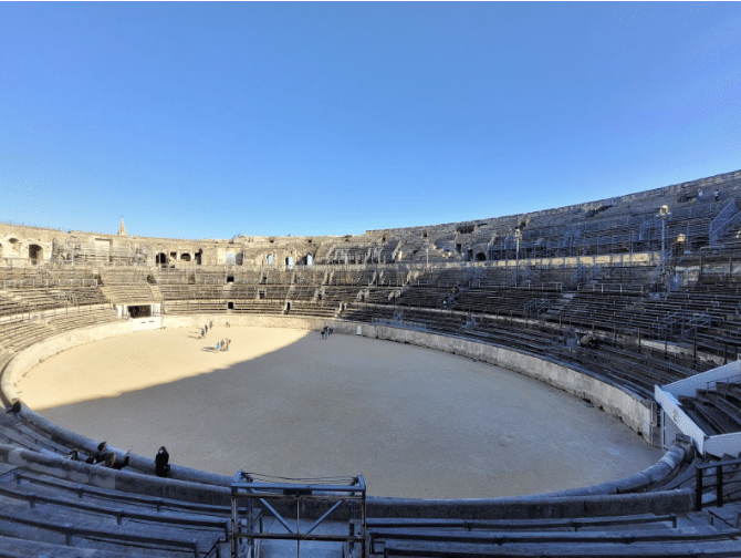 Les arènes de Nîmes à l'intérieur