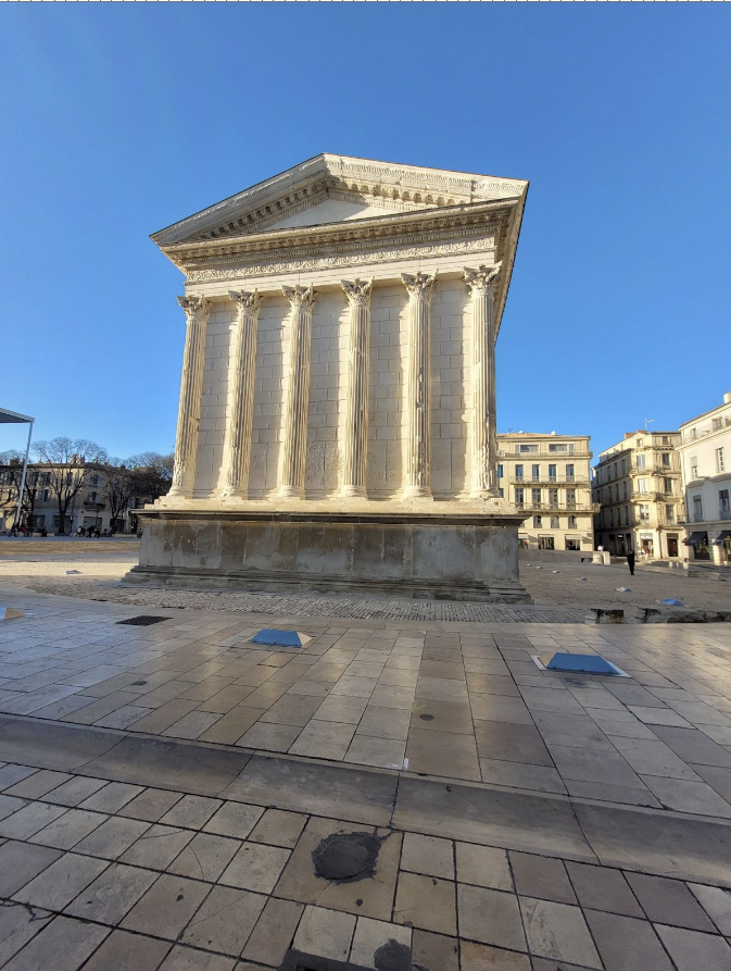 Les colonnes de la maison carrée de Nîmes