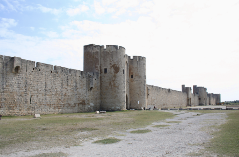 La devanture des remparts d'Aigues-Mortes