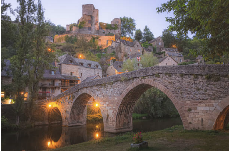 L'éluminaissance du chateau de belcastel et de son pont